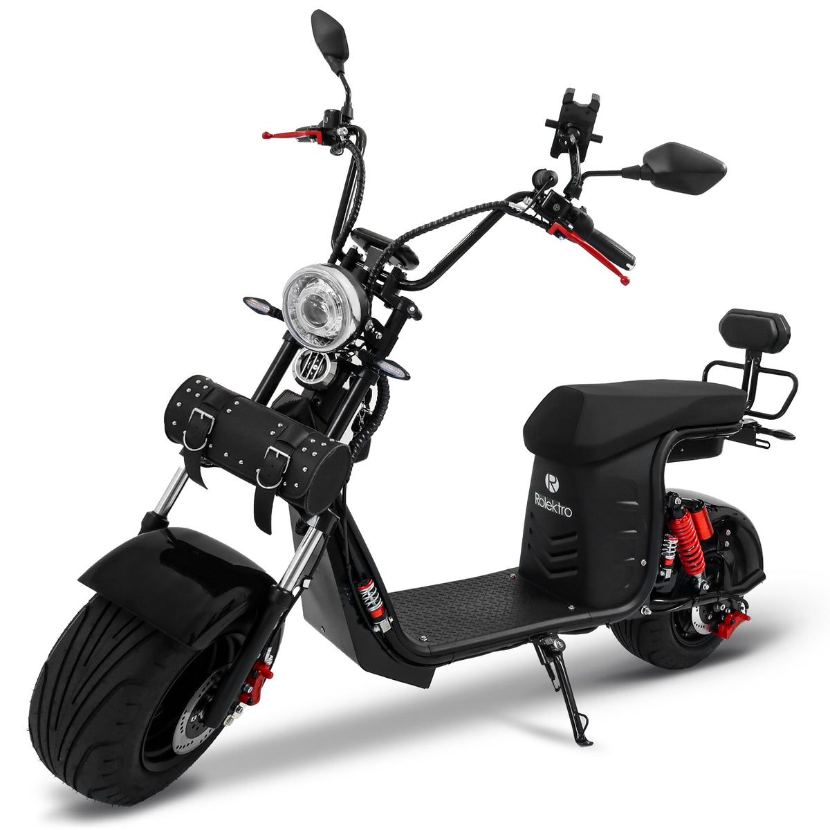Dettaglio del display digitale a colori e del manubrio alto del Rolektro E-Chopper 45 con supporto smartphone e porta USB