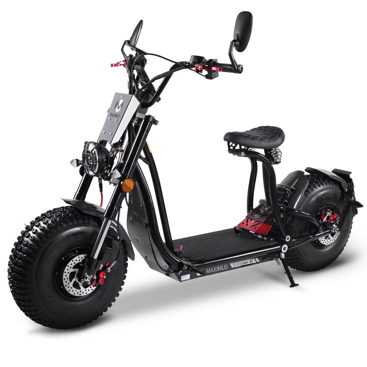 Maximus E-Cruiser 45 vista laterale che evidenzia design sportivo, ruote larghe e sospensioni anteriori e posteriori